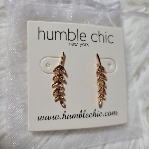 Humble Chic Leaf Design Earrings - Picture 4 of 6